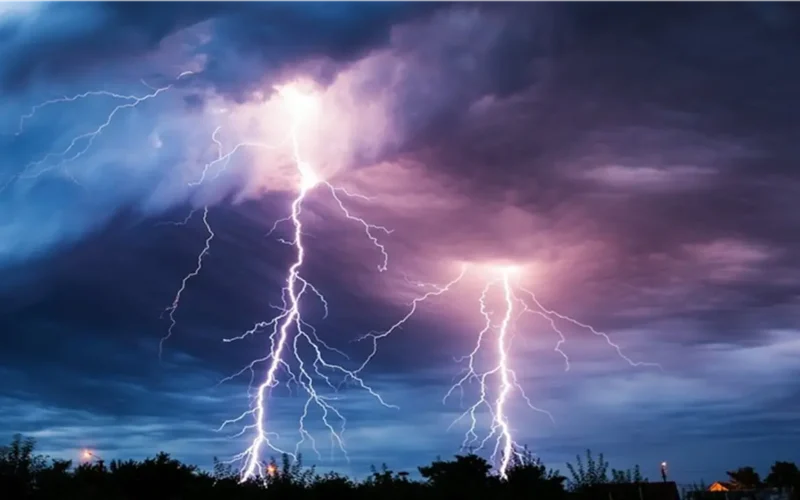 سحب رعدية تقتحم سماء القاهرة وسط تحذيرات الأرصاد من طقس الـ 24 ساعة القادمة